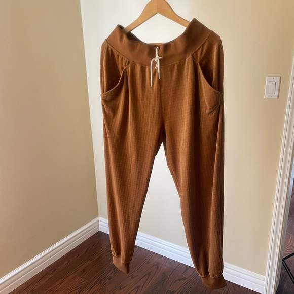 NIKE Sportswear Velour High Waist Jogger - Picture 1 of 15